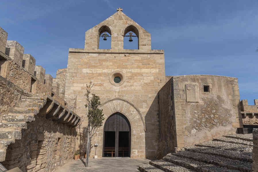 Mallorca - Capdepera 09 - castillo de Capdepera - iglesia.jpg